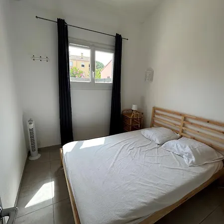 펜션 Maison Proche Avec Terrasse Et Parking - Fr-1-837-8